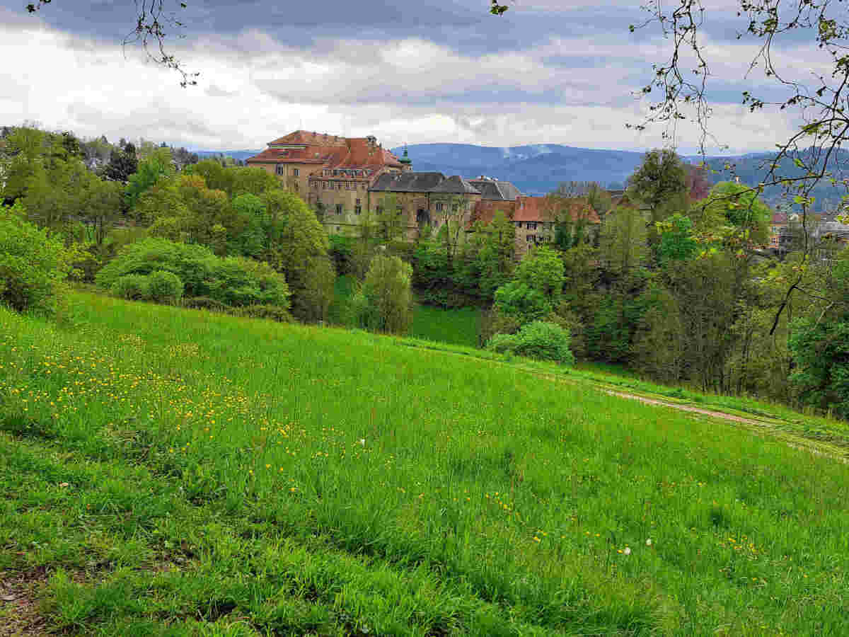 Baden-Baden, Neues Schloss, Blick vom Krippenhof-Engel
